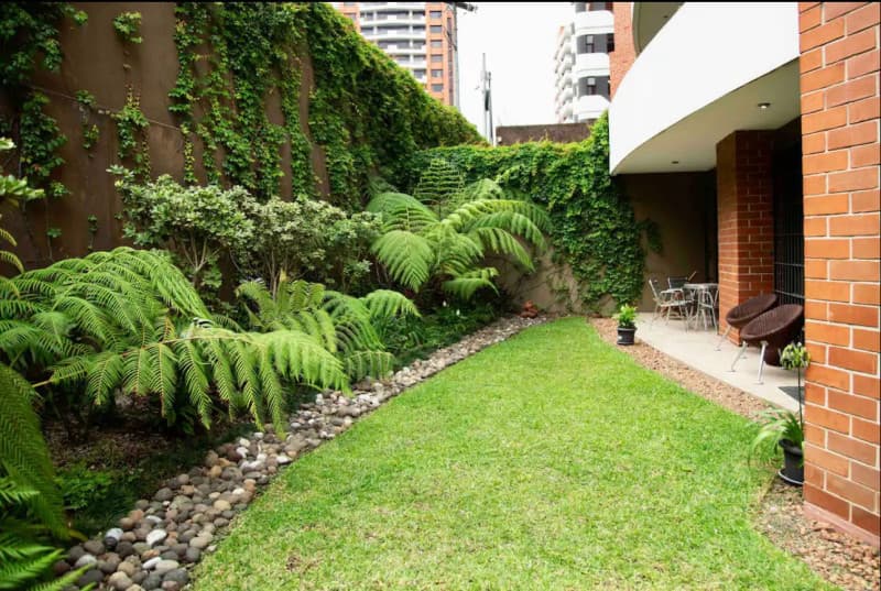 Apartamento en alquiler Zona 14 con jardin