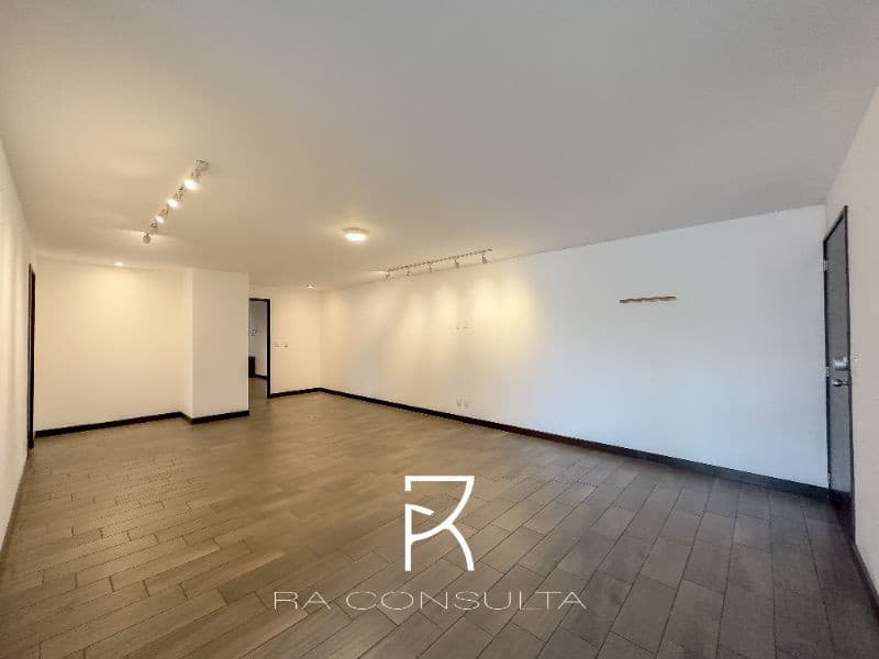 Apartamento amplio en Verona, zona 10