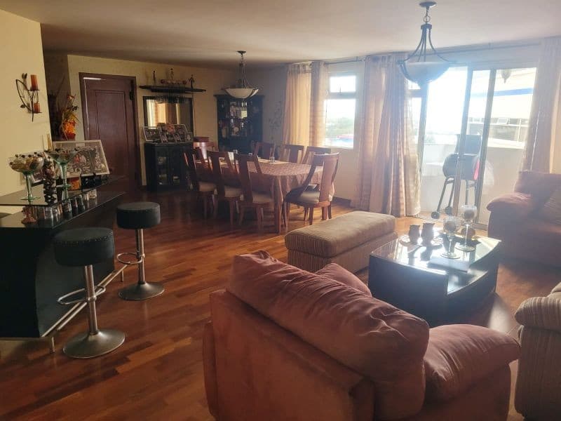 Vendo Amplio Apartamento en Las Gemas zona 11