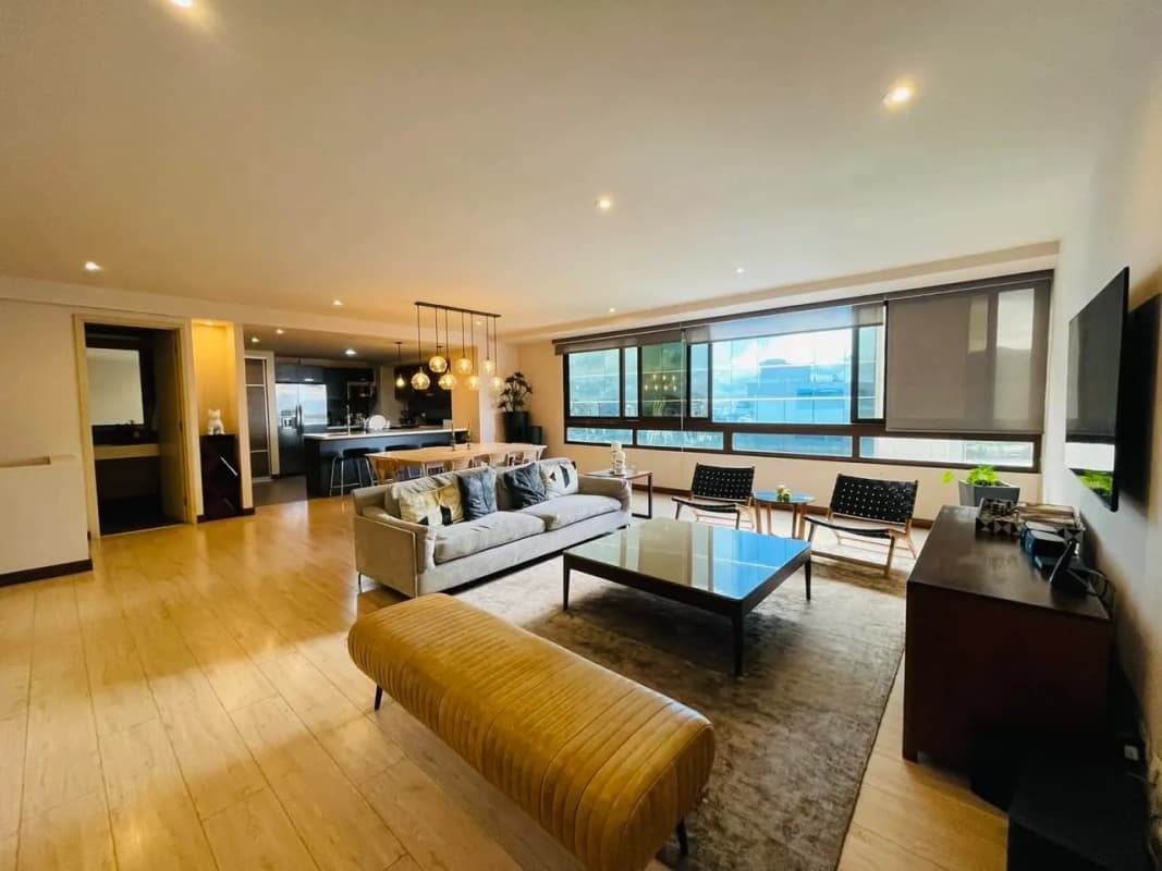 VENTA DE AMPLIO APARTAMENTO DE 2 NIVELES - VEINTI4, ZONA 10