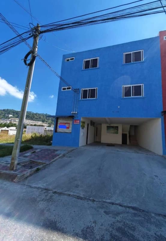 Hermoso Edificio en Venta Hacienda Real Zona 16 con 2 apartamentos