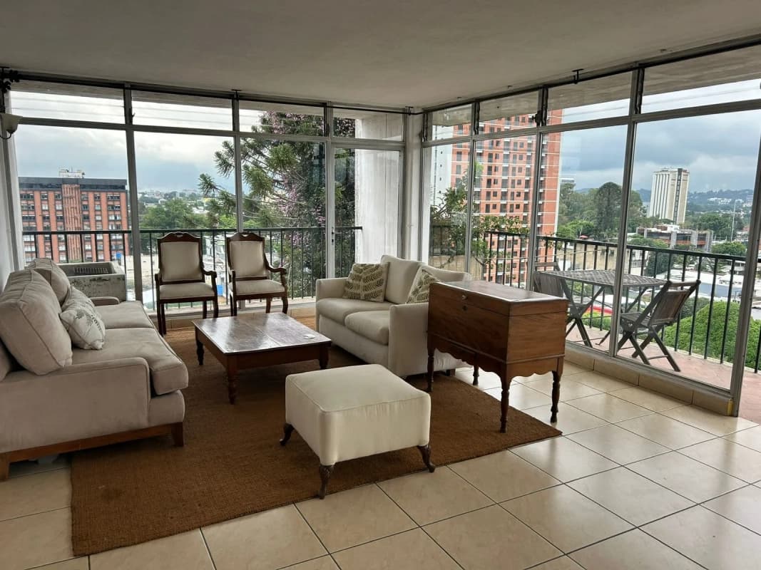 Se Vende/Alquila Apto. en Edificio Ciudad Vieja, Zona 10.