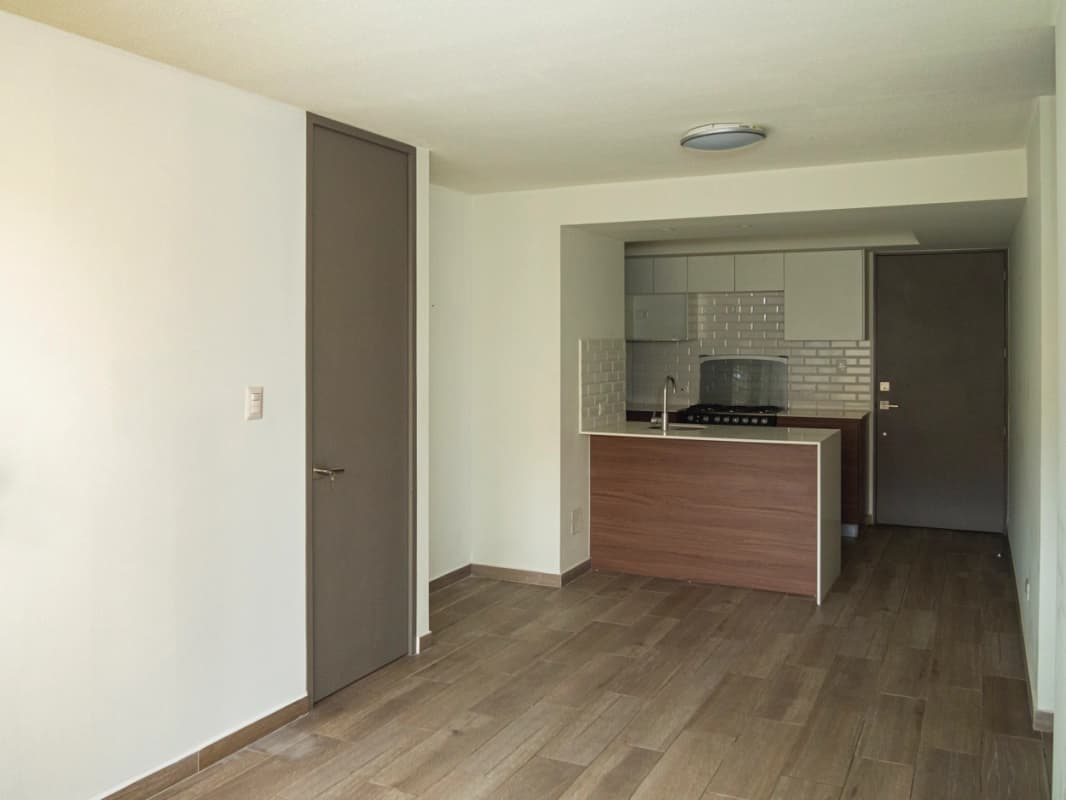 Apartamento de 2 habitaciones y patio en Aralia I, Mariscal zona 11