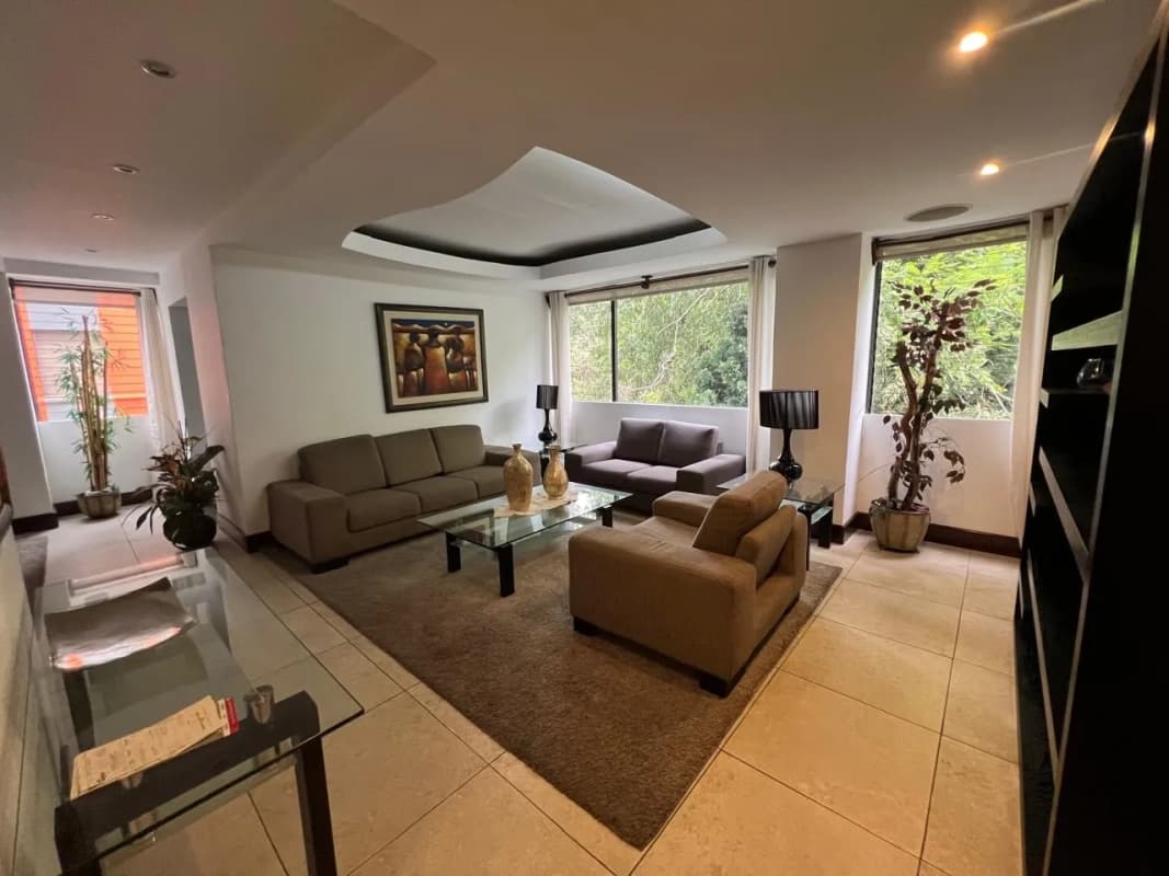 Amplio apartamento en VENTA en Moradas del Acueducto en zona 10