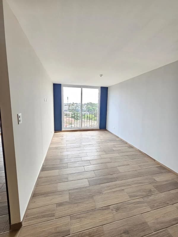 VENDO APARTAMENTO EN ZONA 11 SOBRE LA ROOSEVELT A LA ALTURA DEL CENTRO ESPAÑOL