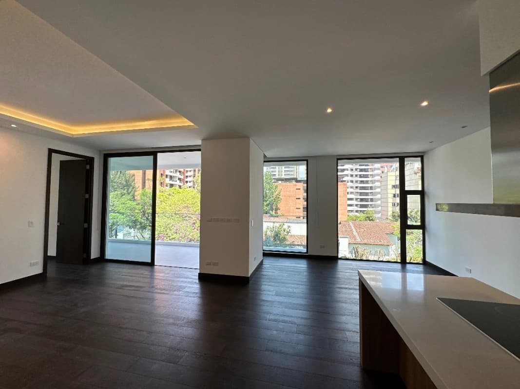 Apartamento en Renta en Echo Zona 14 | 2 Habitaciones, 2 Parqueos