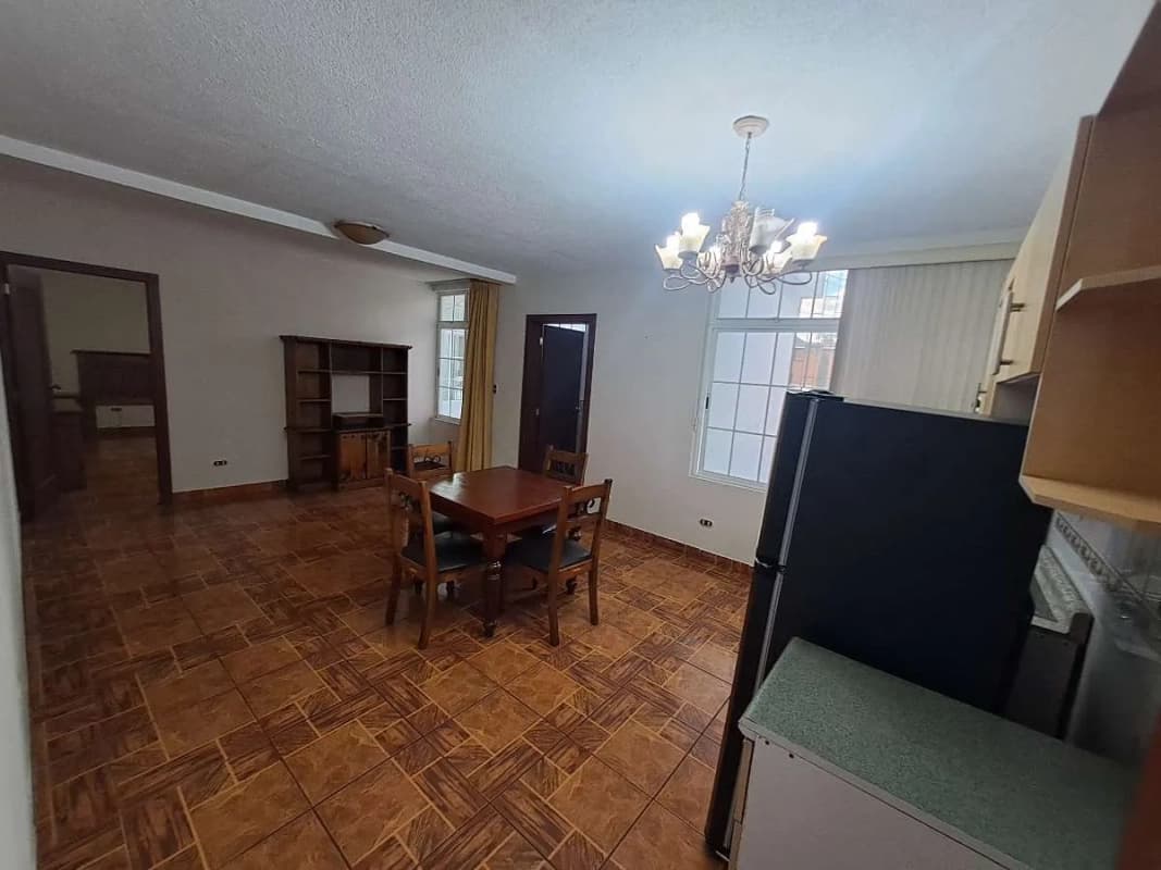 Apartamento amueblado de una habitación en zona 10 Oakland a una cuadra de Oakland mall