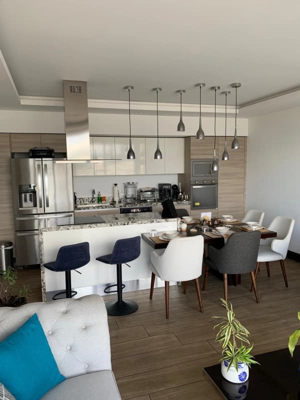 Lindo apartamento en edificio BADEN VHI nivel alto en venta