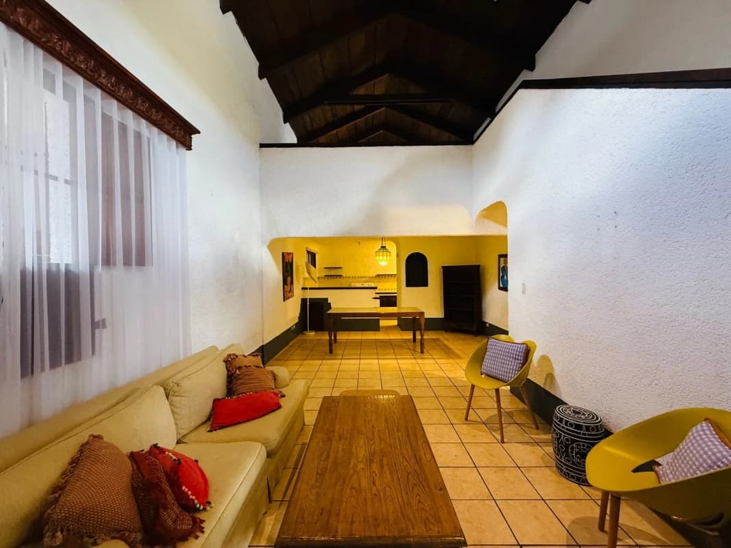 ALQUILER DE LINDA SUITE - PENSATIVO DE GRAVILEAS, ANTIGUA