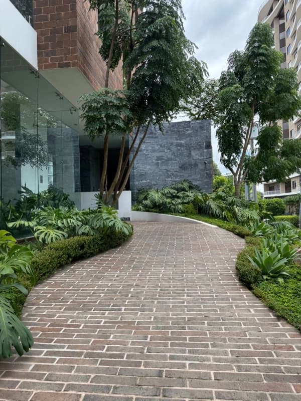 Apartamenro zona 15 Edificio LAUREL VH 1