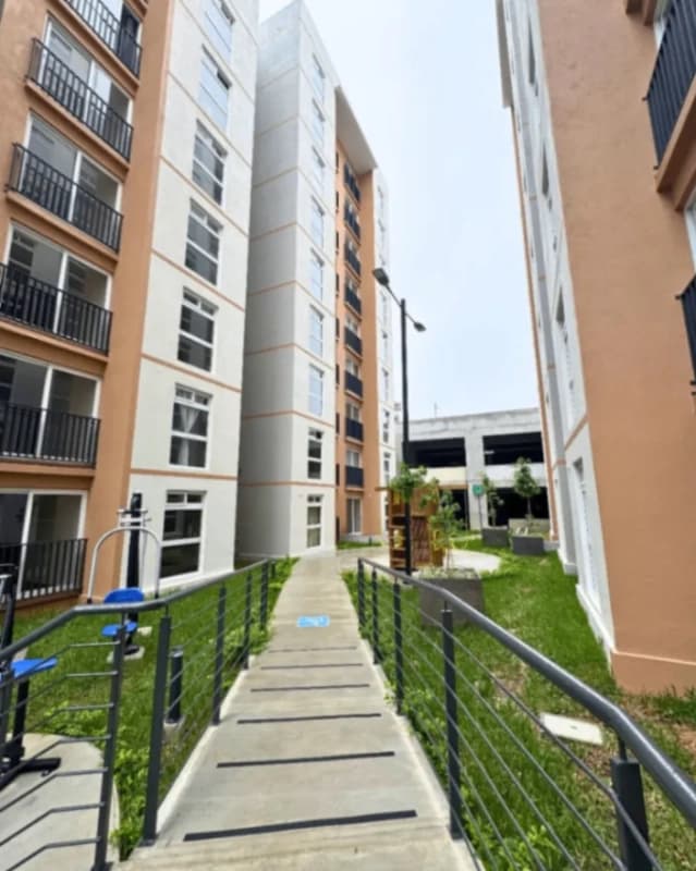 APARTAMENTO EN VENTA ZONA 16, -LARES- EN PRIMER NIVEL