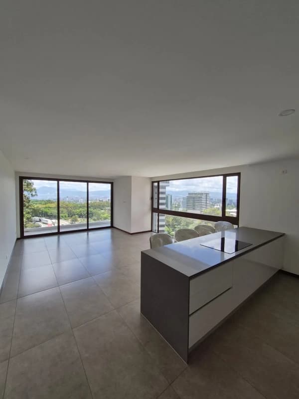 EN VENTA PRECIOSO APARTAMENTO CON TERRAZA, SAN LÁZARO ZONA 15