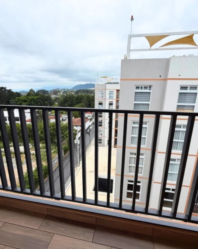 APARTAMENTO EN VENTA EN ZONA 16 LARES CON BALCÓN EN NIVEL ALTO PARA ESTRENAR