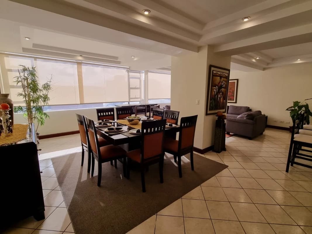 Apartamento Amueblado en Renta o Venta Zona 10