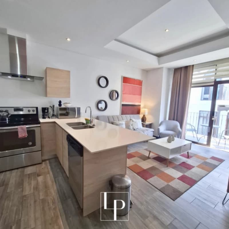 Apartamento en venta en Lirios de Cayalá (2 parqueos + bodega))
