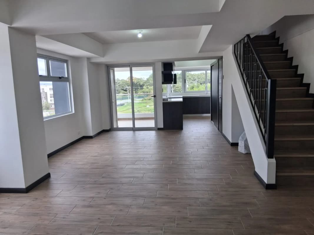 CONDADO NARANJO:   Villa en nivel medio para estrenar.   Q7,500.00 manto.incluido