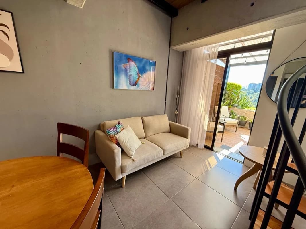 Rento apartamento tipo loft de una habitación en zona 10