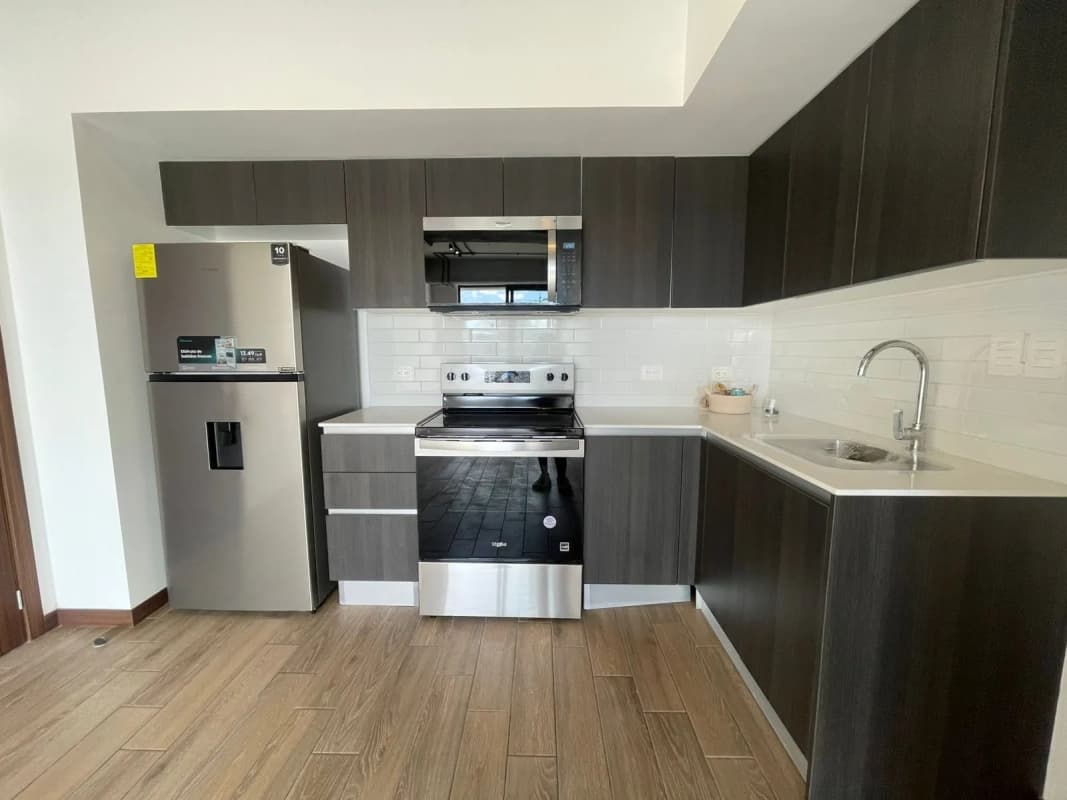 RENTO APARTAMENTO NUEVO EN ZONA 4