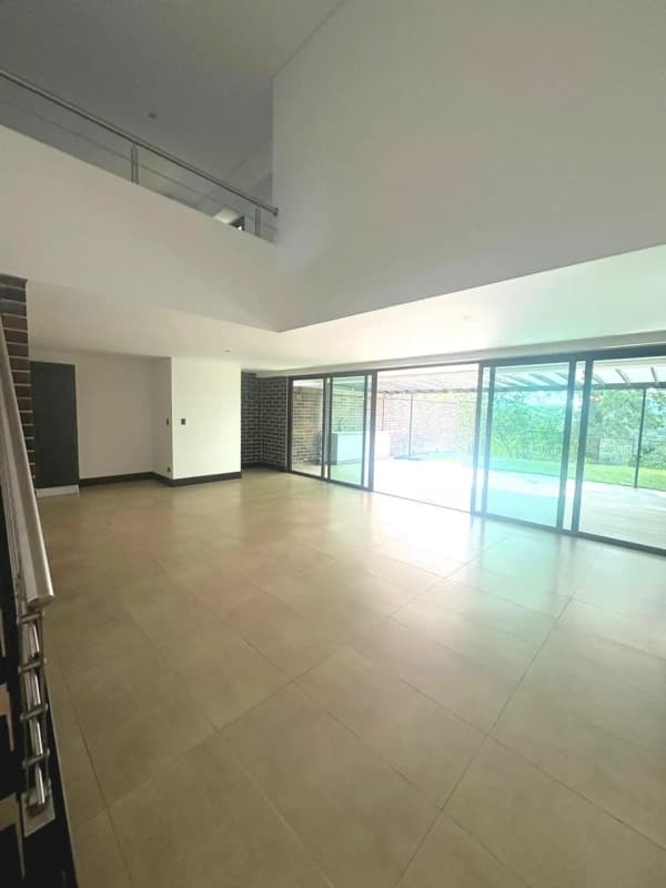 APARTAMENTO EN ALQUILER 📍Viú Cayalá, z. 16 ¡EXCLUSIVIDAD Y ELEGANCIA CON JARDÍN PRIVADO!