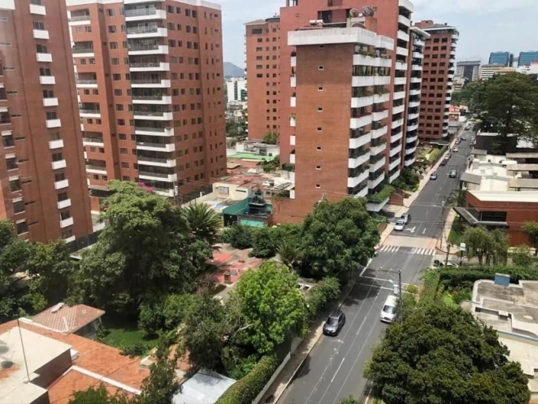 GRAN OPORTUNIDAD! Apartamento en zona 10/ 210 mts.2