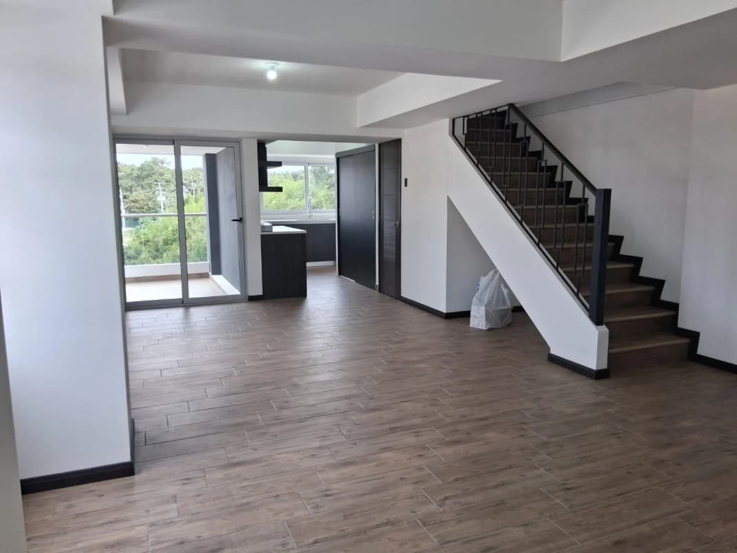 Condado Naranjo, Serena.  Villa de 2 niveles Q7500 para estrenar