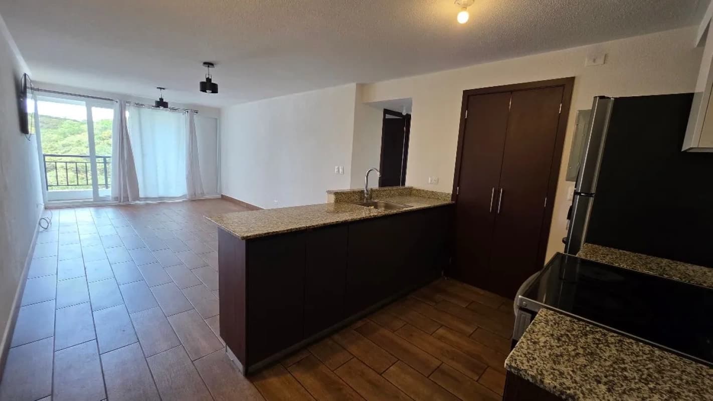 VENDO APARTAMENTO EN ZONA 16 SENDEROS