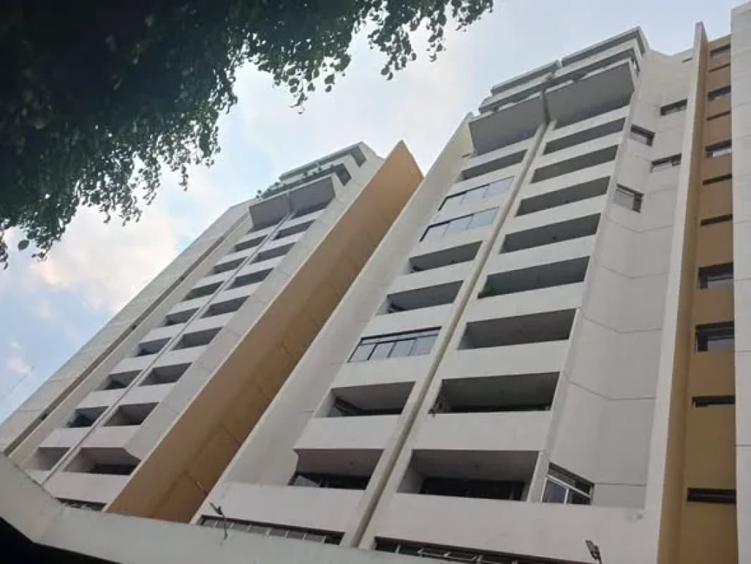 APARTAMENTO AMUEBLADO EN RENTA EDIFICIO AVENIDA ZONA 10