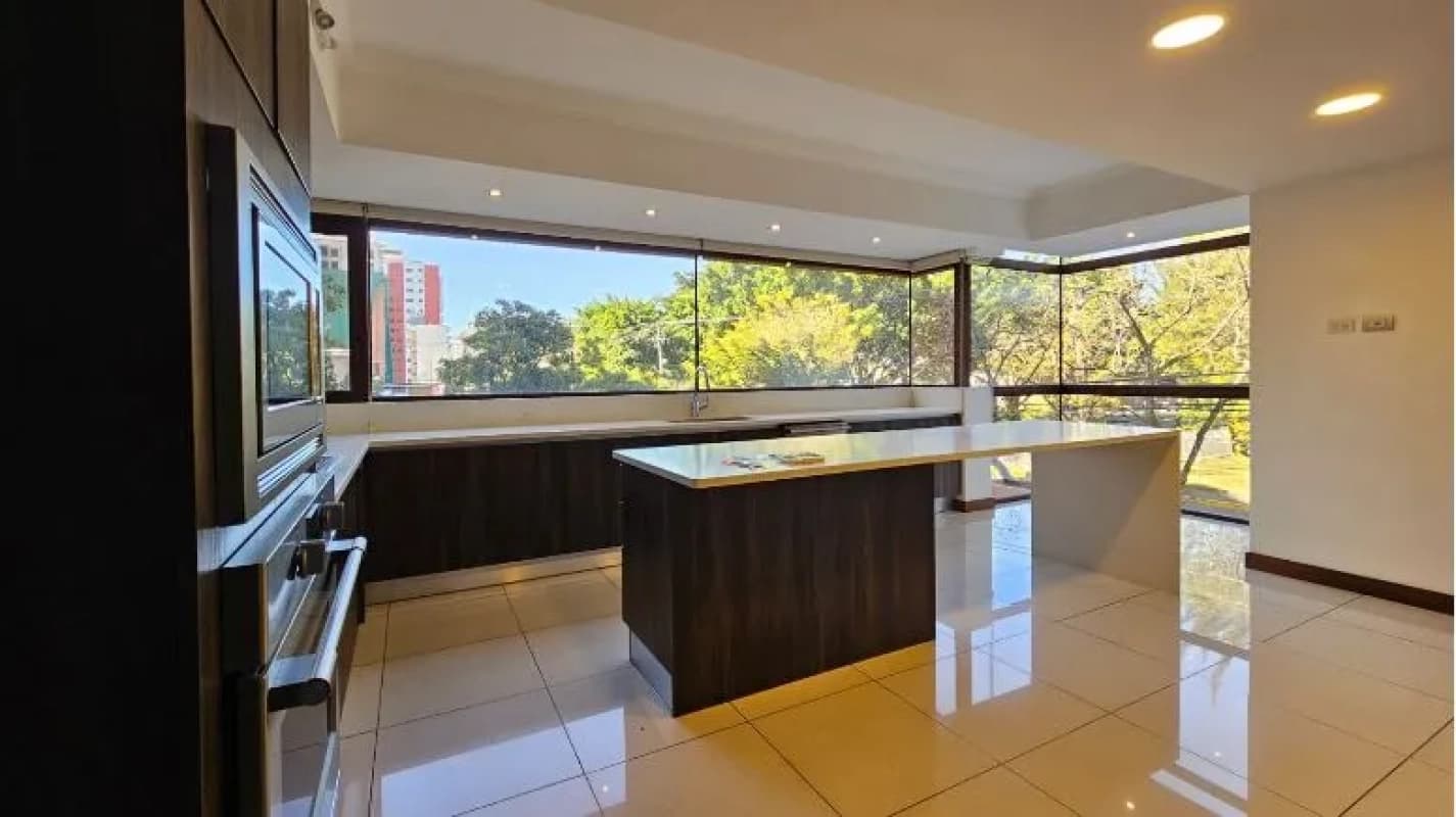 Apartamento de Lujo en alquiler, Edificio Barukoni, zona 14