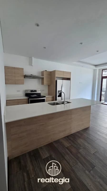 APARTAMENTO LIRIOS DE  CAYALÁ ZONA 16