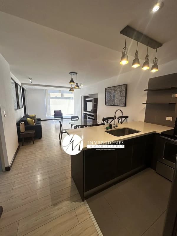 Apartamento en renta en zona 10 de 1 dormitorio amueblado