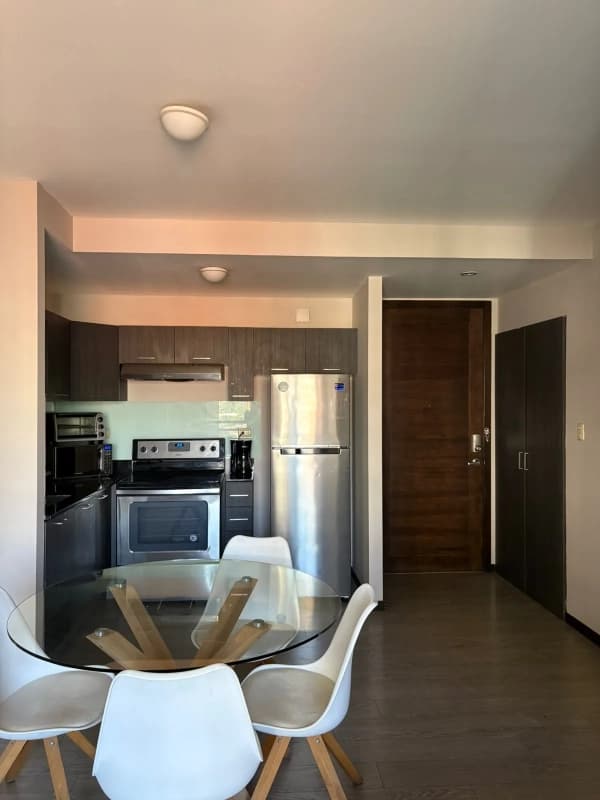 Alquilo apartamento en zona 10 Edificio Neo