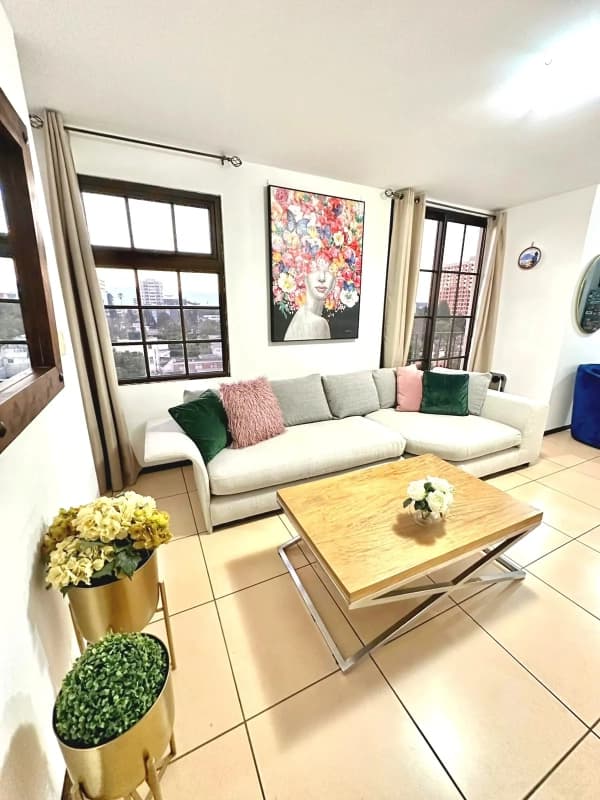 APARTAMENTO AMUEBLADO EN ALQUILER📍 Edificio Madeleine, Zona 10 Disfruta de la comodidad de vivir en Zona 10