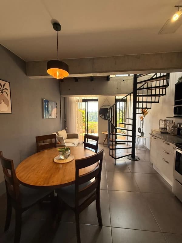 Apartamento en alquiler zona 10 Edificio Fabra amueblado
