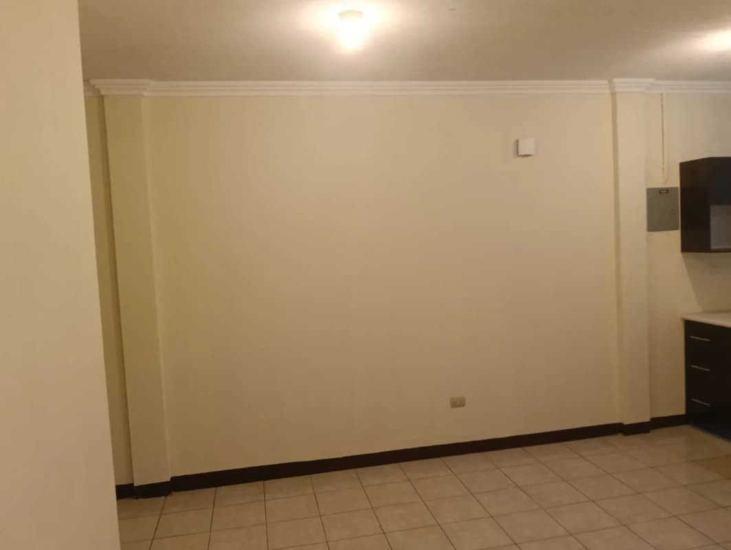 RENTO APTO ZONA 1, DE 2 HAB/SALA,COMEDOR,COCINA/1 BAÑO/1 PARQUEO MOTO/Q.3500
