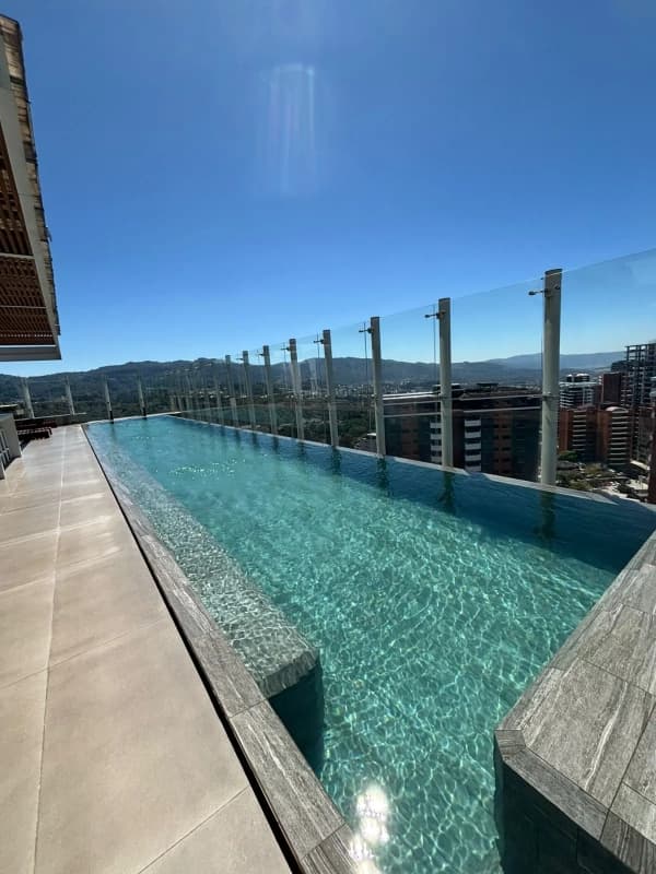 Apartamento de Lujo en Edificio Echo, Zona 14 | 2 Habs + Servicio | Amenidades  Premium