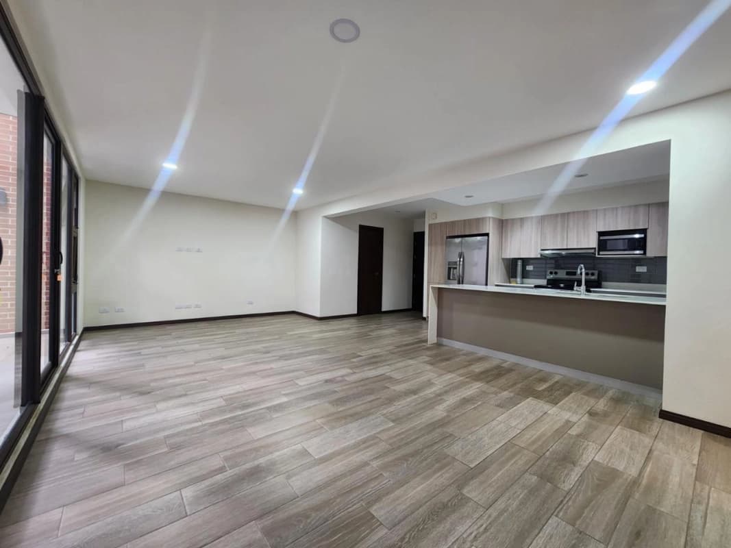 Venta Apartamento San Isidro 2021 con jardin y cuarto de servicio