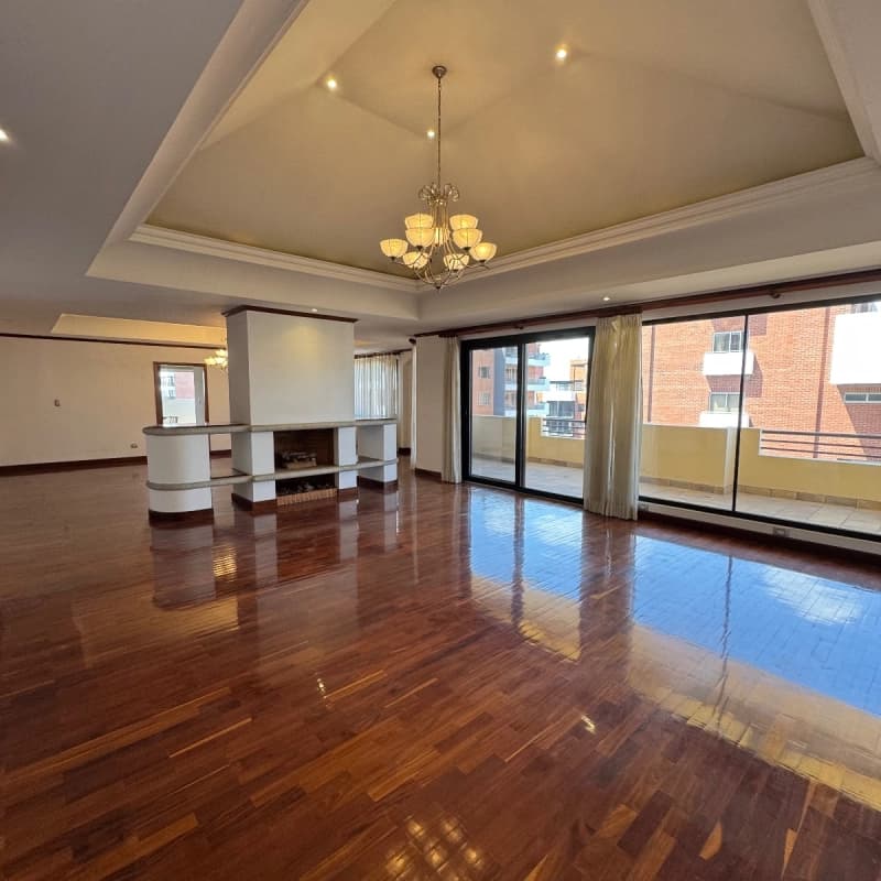 Apartamento zona 10 Torre Castelar. 4 habitaciones