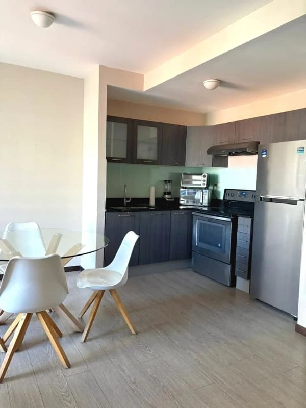 APARTAMENTO EN ALQUILER📍Edificio Neo, Zona 10  Ubicación privilegiada, ambientes iluminados