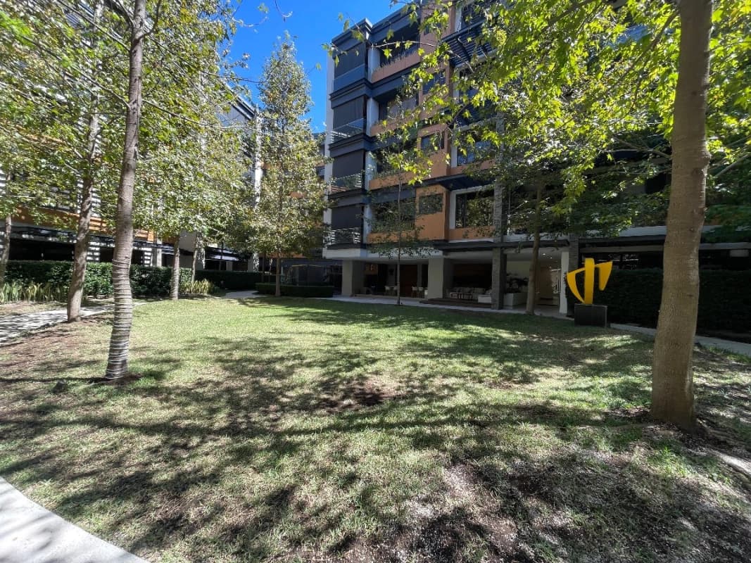 APARTAMENTO VENTA ZONA 10, MARANTA OAKLAND , 2 DORMITORIOS, SALA FAMILIAR, 2 PARQUEOS , BODEGA + DORMITORIO DE SERVICIO $550,000 + IMPUESTOS