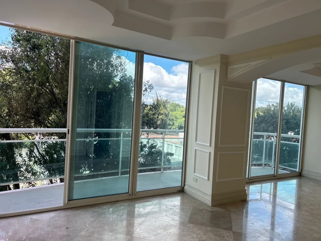 Apartamento en venta, de 2 niveles, Edificio Villa Risho, zona 14