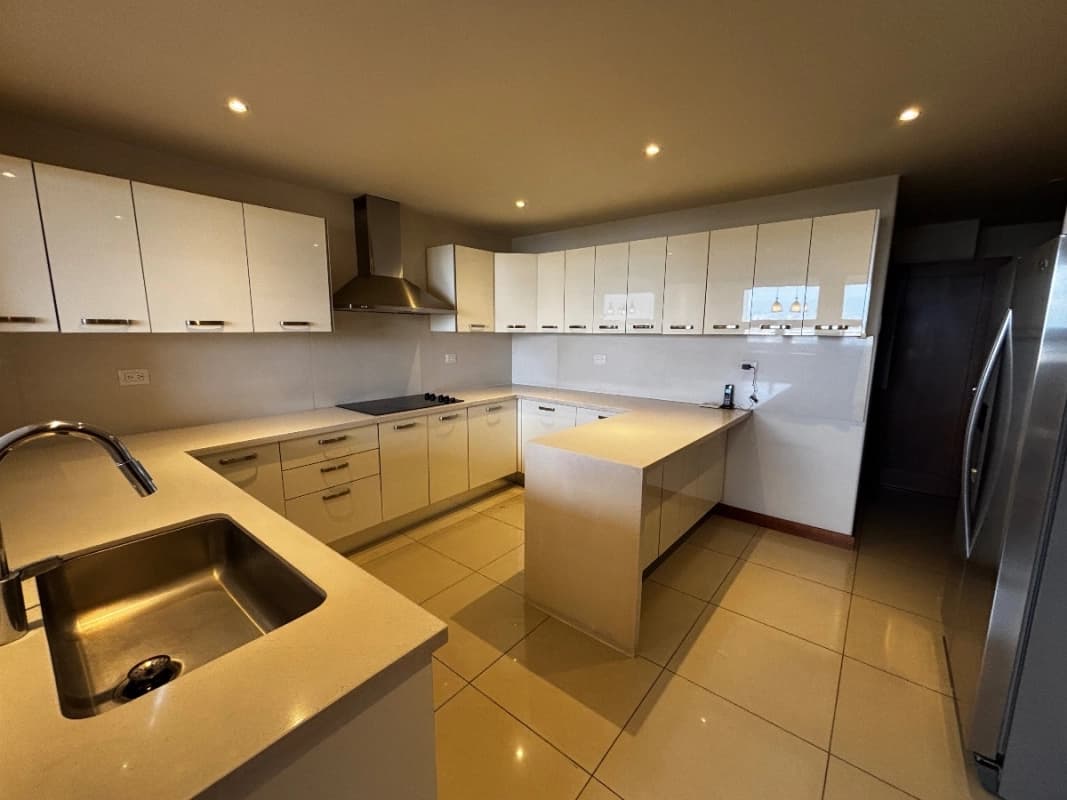 Apartamento amplio en renta , zona 14