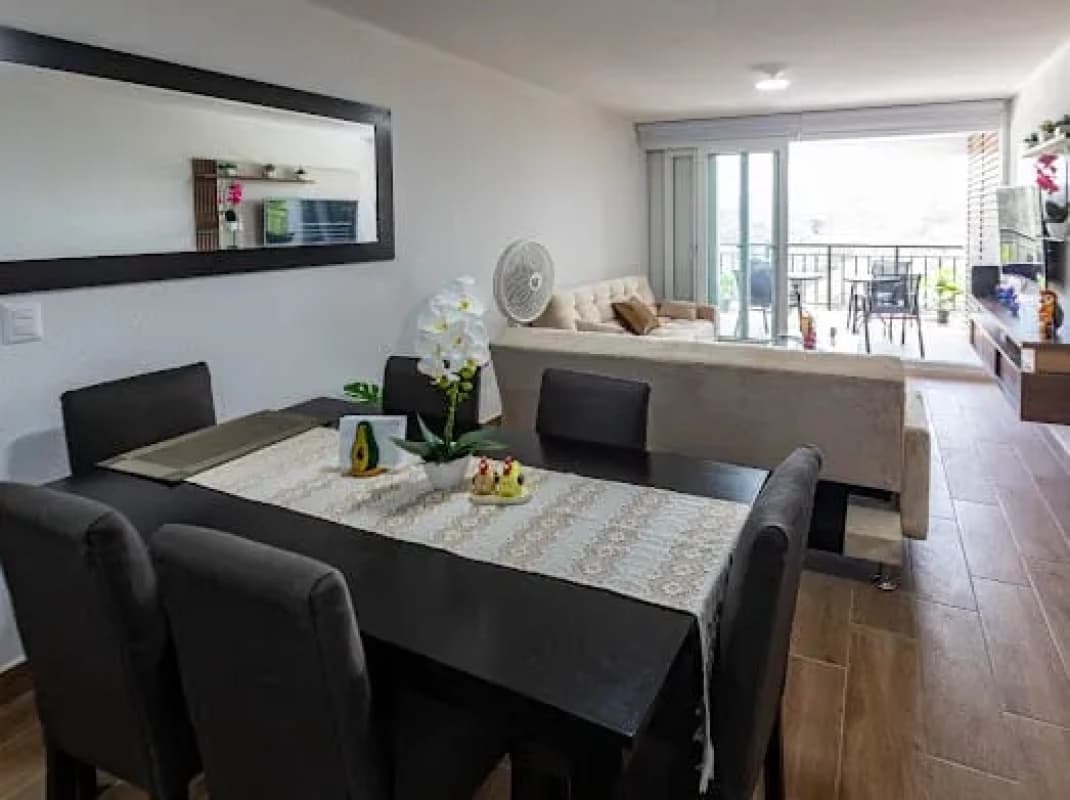 Apartamento en alquiler, Senderos, Zona 16