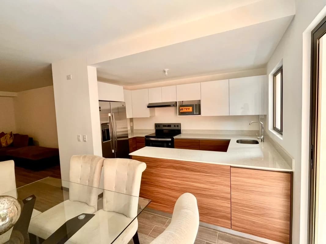 Zona 14 • Apartamento en Renta • Edificio Segheria