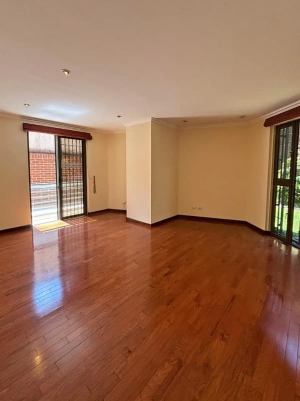 Apartamento con jardín en venta, Edificio Plenum 5ta Avenida Zona 14