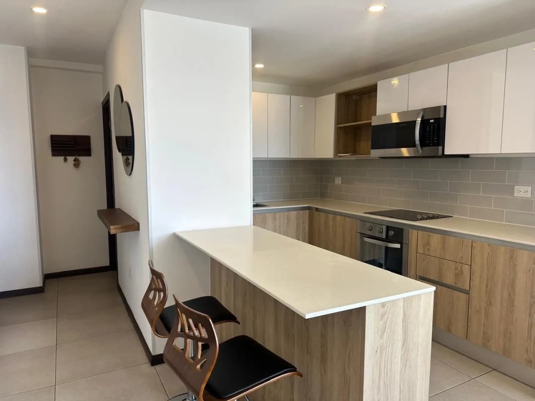 Apartamento Semi-Amueblado  en Venta Zona 10 codigo.DA36120