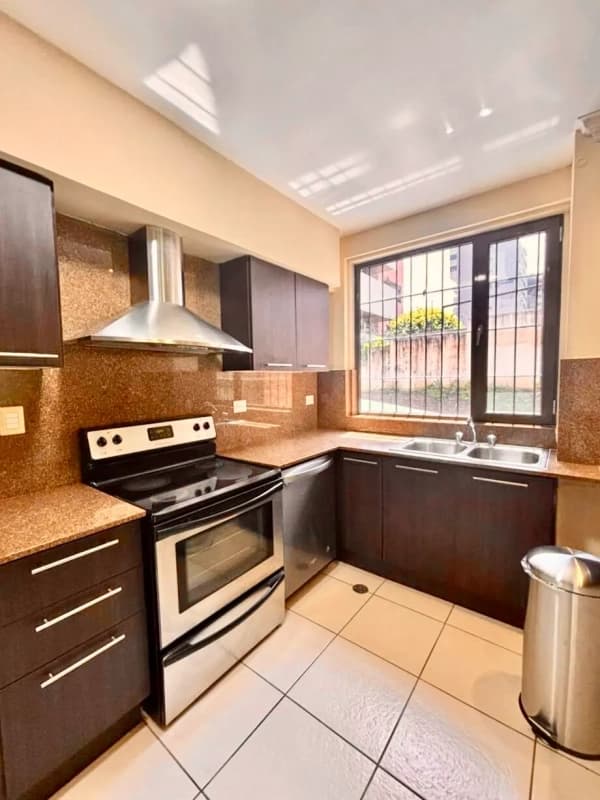Zona 14 • Apartamento en Renta/Venta • Edificio Plenum