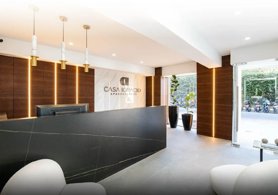 Apartamento con jardín en renta en zona 10
