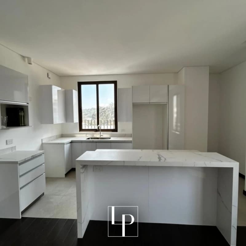 Amplio Apartamento en Venta en Nogales de Cayalá
