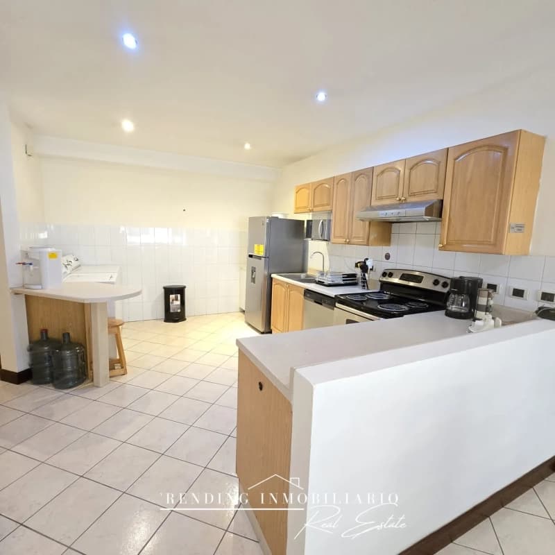 Apartamento en renta zona 10 Edificio Milenia amueblado de 2 habitaciones + 2 parqueos
