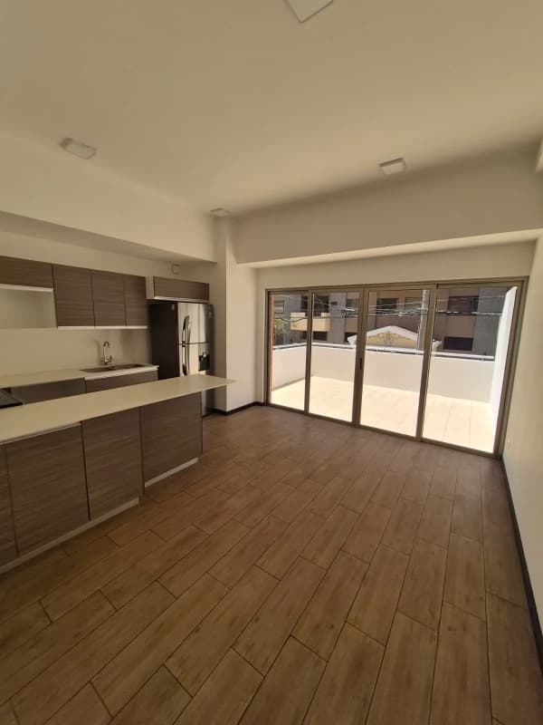 RENTO APARTAMENTO EN ZONA 10, a pocos pasos del C.C. La Estación